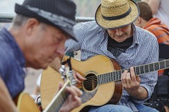 Performance on the esplanade during the Sidmouth Folk Week, in Sidmouth, Devon, Great Britain.